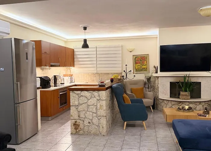 Babis House * פלקאס